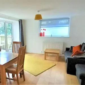 2-bedroom-victorian-garden-flat.cambridgehotelsuk.com/