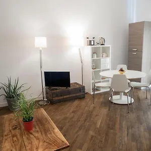 Renovated Flat Near Duomo - Lamarmora , Milano Italia